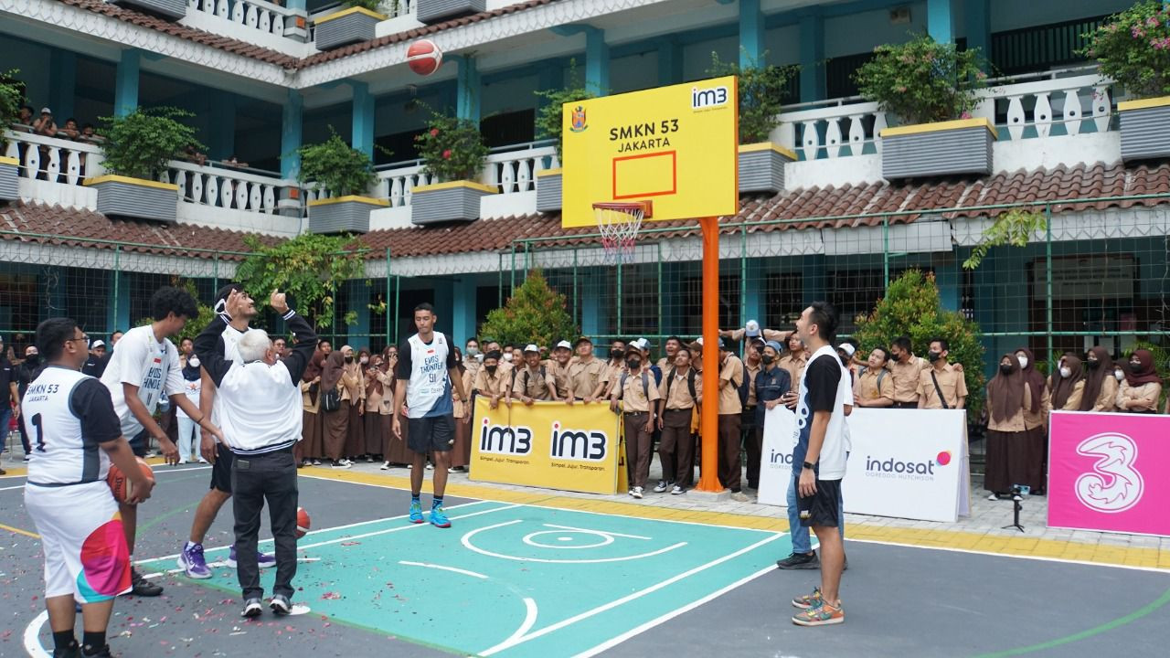 Indosat bawa pemain IBL coaching clinics ke sekolah